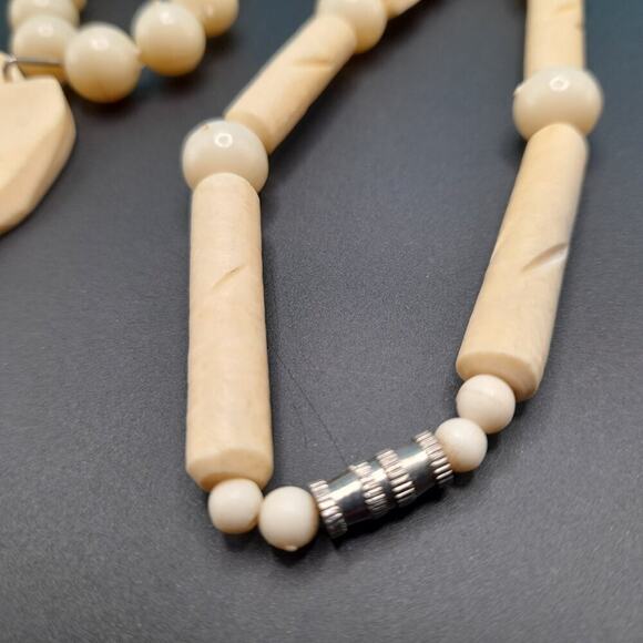 Vintage Carved Elephant Necklace, Carved Long Beads, Acrylic Round Beads - Picture 4 of 12